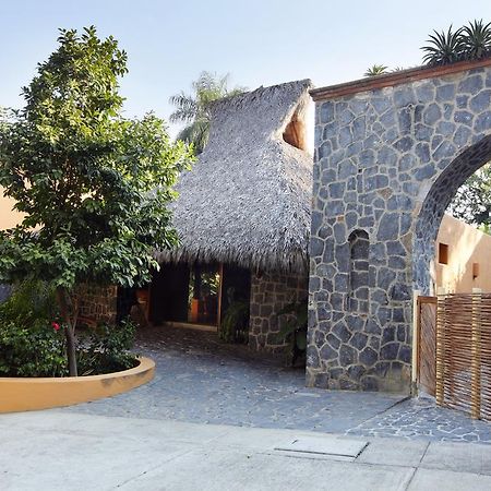 Hotel Casa Don Francisco Ixtapa  Exterior photo