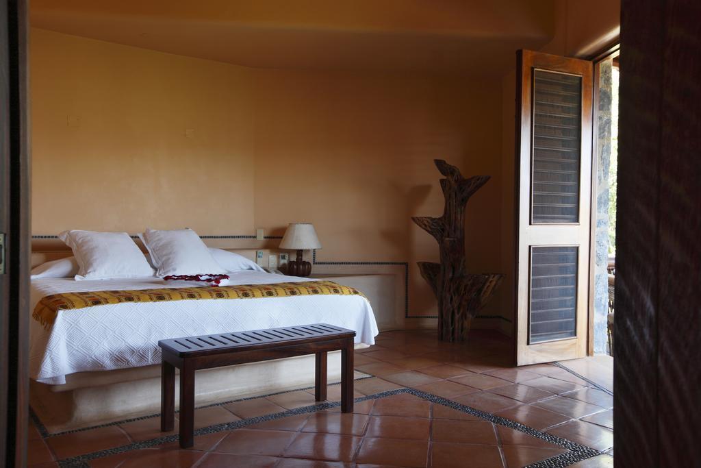 Hotel Casa Don Francisco Ixtapa  Exterior photo