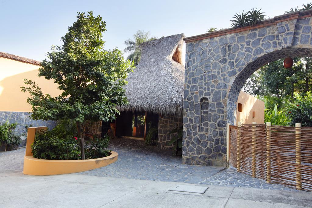 Hotel Casa Don Francisco Ixtapa  Exterior photo
